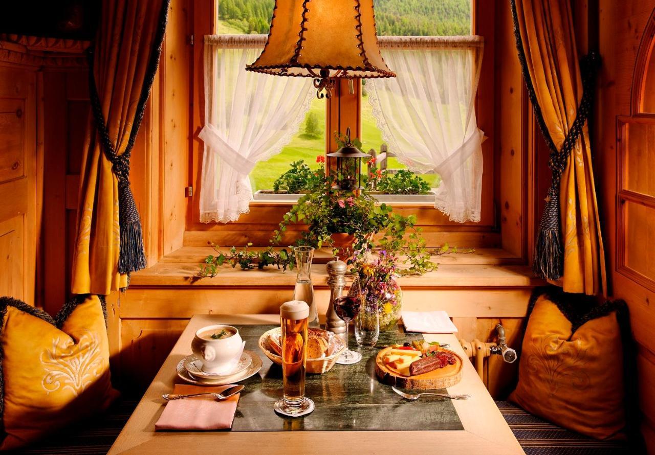 Schlosshotel Chaste 타라스프 외부 사진