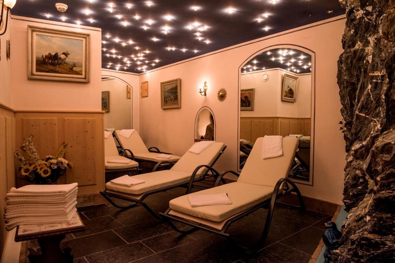 Schlosshotel Chaste 타라스프 외부 사진