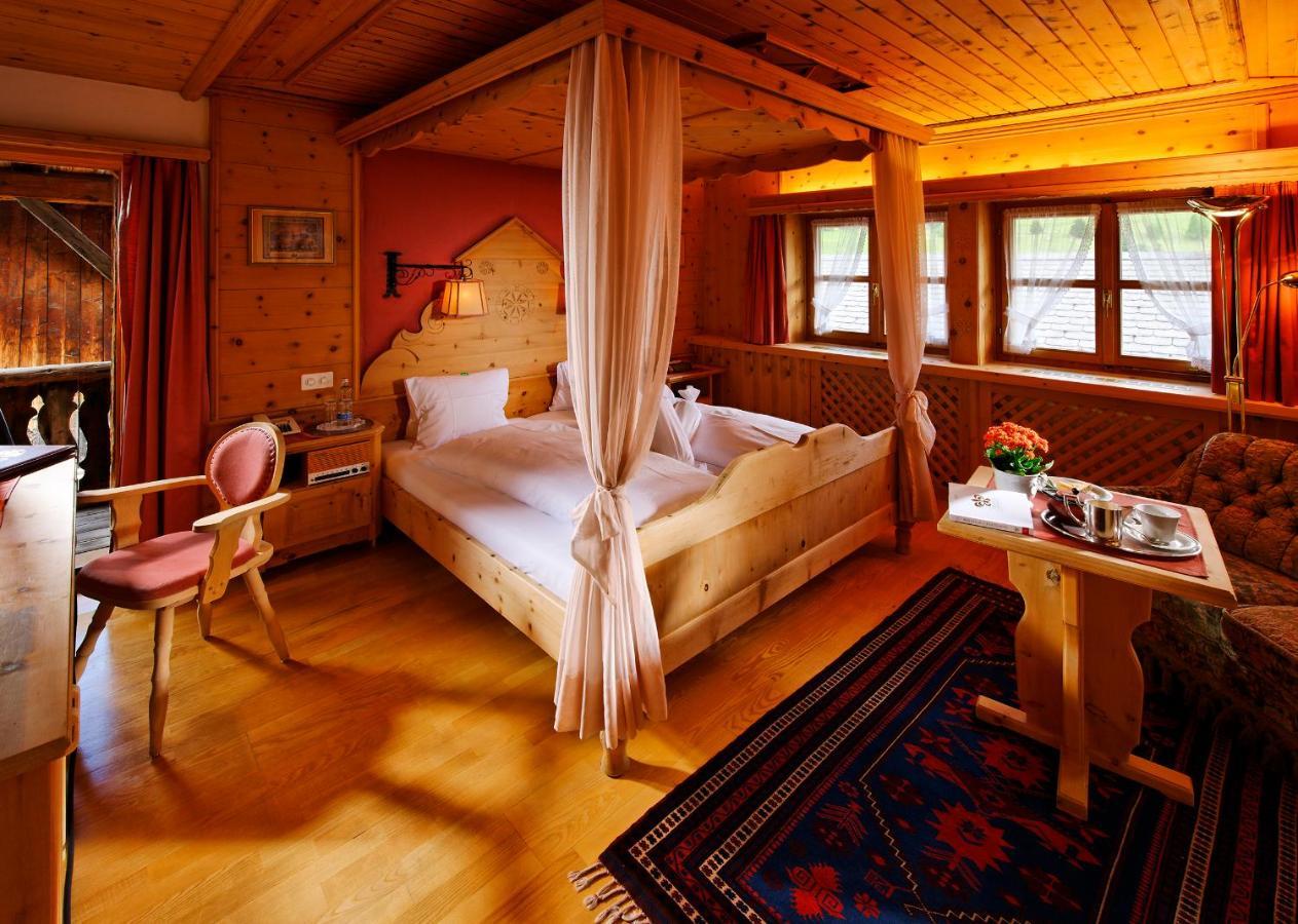 Schlosshotel Chaste 타라스프 외부 사진