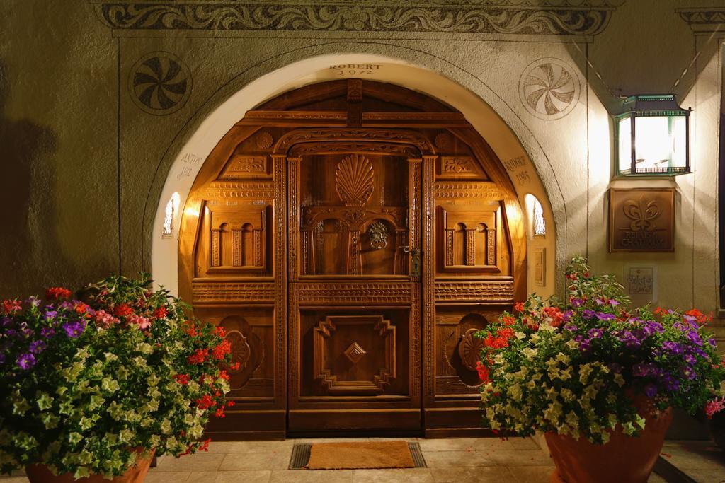 Schlosshotel Chaste 타라스프 외부 사진
